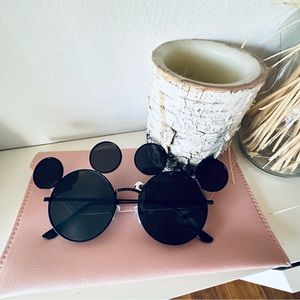 Mickey Sunglasses w Case